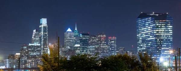 Philadelphia skyline in de nacht — Stockfoto