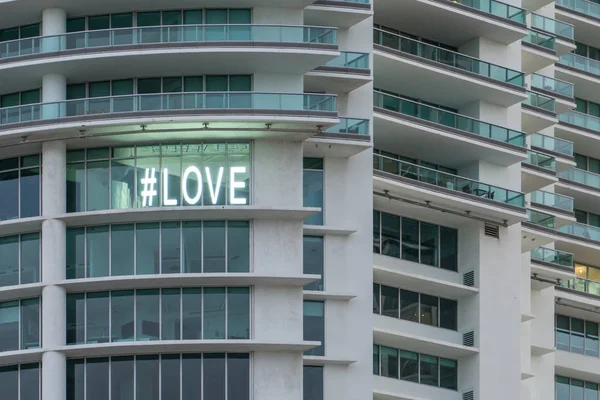 Love Sign in Edificio — Foto de Stock