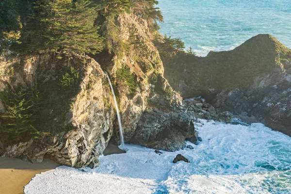 McWay Falls, Califórnia — Fotografia de Stock