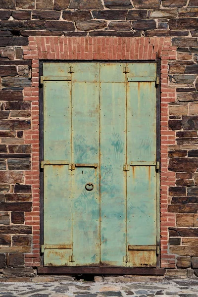 Porta de ferro velho Weathered — Fotografia de Stock