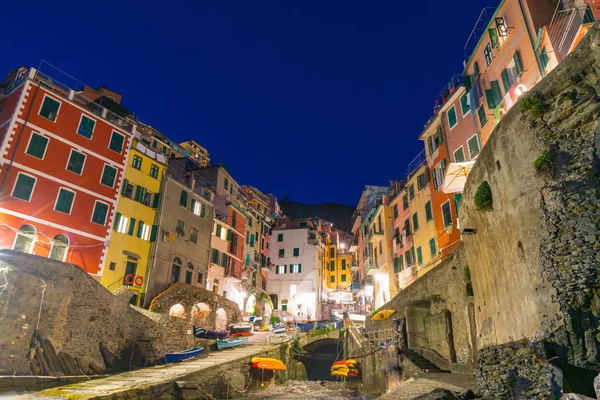 Riomaggiore, Italia en la noche —  Fotos de Stock