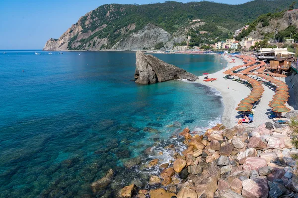 Plaj boyunca Monterosso, İtalya