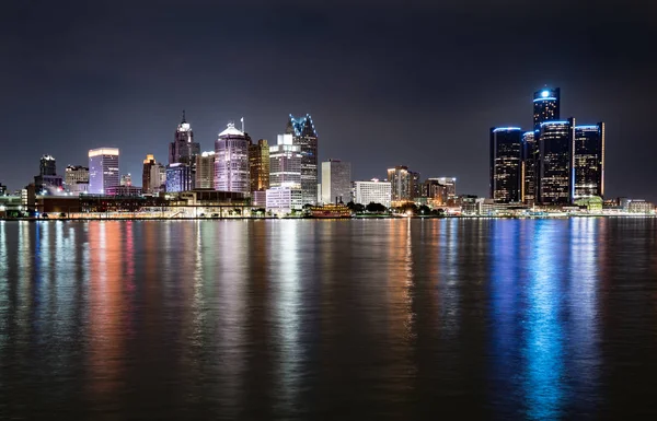 Nachtsilhouette von Detroit — Stockfoto