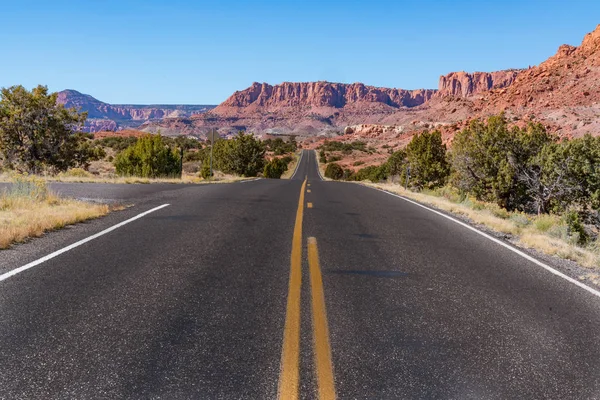 Δρόμο σε Capitol Reef — Φωτογραφία Αρχείου