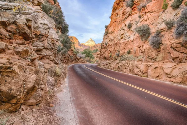 Felhúzható út a Zion Nemzeti Parkon keresztül — Stock Fotó