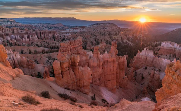 Soluppgång i Bryce Canyon nationalpark — Stockfoto