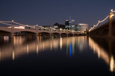 Tempe Arizona'nın gece manzarası