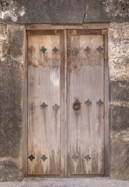 Alte Holztür — Stockfoto