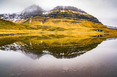 Yansıma Kirkjufellsfoss, İzlanda