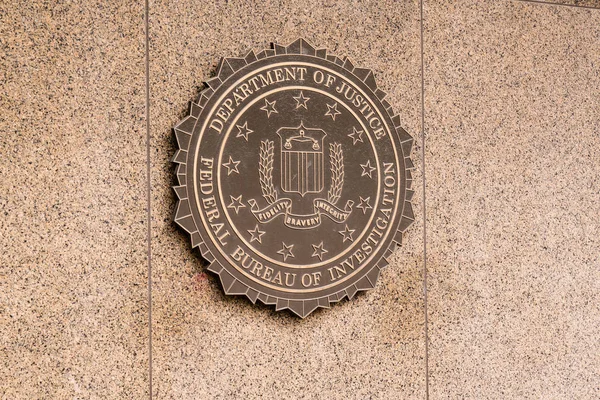 FBI pečeť na přední budově Fbi — Stock fotografie