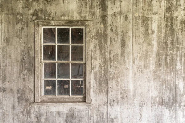 Vieja ventana blanca envejecida —  Fotos de Stock