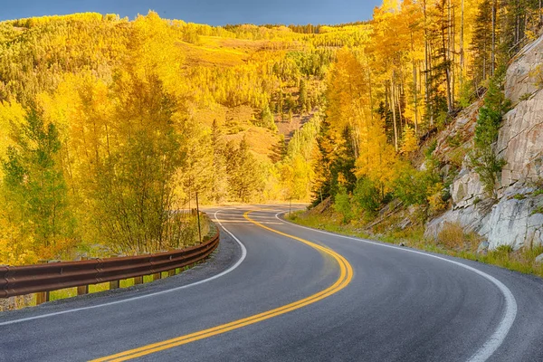 Autumn Road through San Juan Mountains — Stock Photo, Image