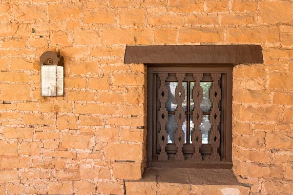 오래 된 남서부 석조 벽 과창 — 스톡 사진