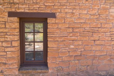 Eski Güneybatı Adobe Duvarı ve Pencere Duvarı