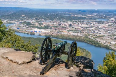Chattanooga, TN - 8 Ekim 2019: Chattanooga 'nın Skyline' ı, Tennessee Nehri boyunca Point Park 'tan