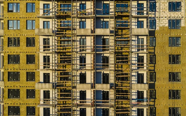 Die Fassade Eines Bau Befindlichen Mehrstöckigen Neubaus Mit Fenstern Und — Stockfoto
