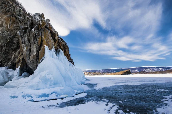 Lago Inverno Com Blocos Transparentes Gelo Pôr Sol — Fotografia de Stock