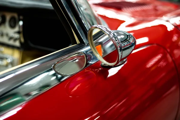 Chrome Rearview Mirror Red Retro Racing Car Close Blurred Background — Stock Photo, Image