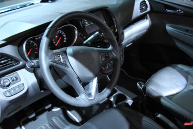 modern otomobil iç
