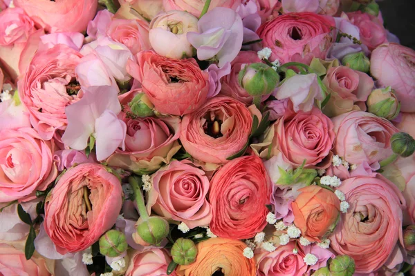 Pink roses and ranunculus bridal bouquet — Stock Photo, Image