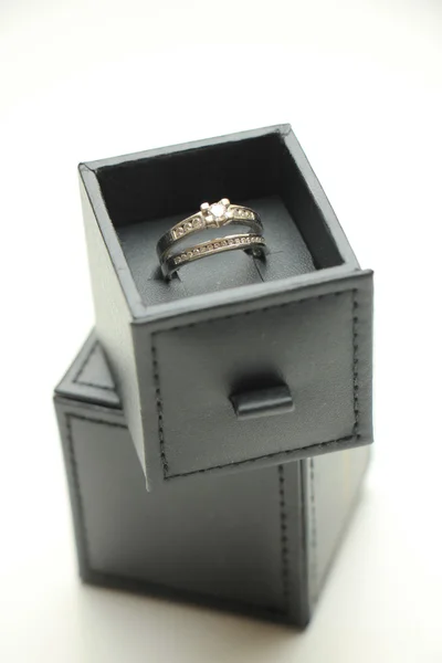 Diamentowe pierścienie ślub — Zdjęcie stockowe