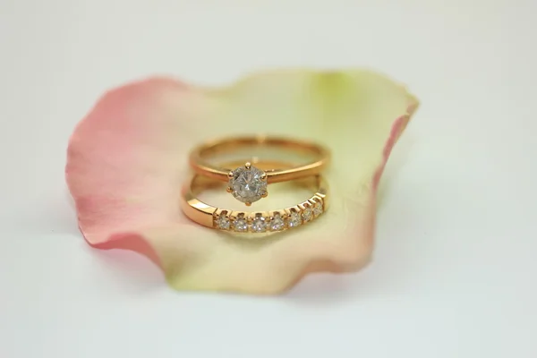 Dva diamantové prsteny — Stock fotografie