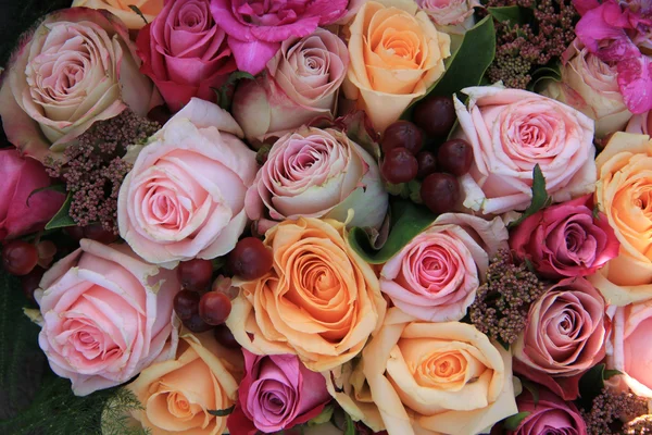 Arrangement de mariage de roses pastel — Photo