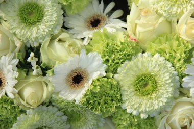 karışık beyaz düğün çiçekleri