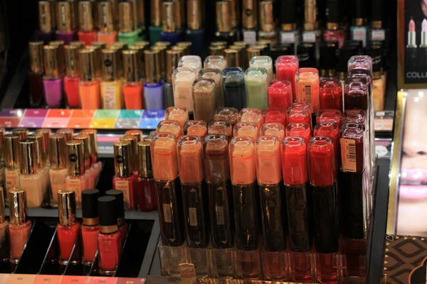 Exposição de varejo de cosméticos — Fotografia de Stock