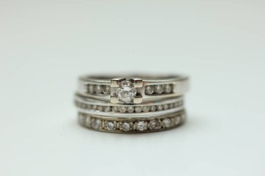 Elmas yüzük yığını