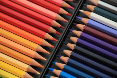 Yeni renkli kalemler