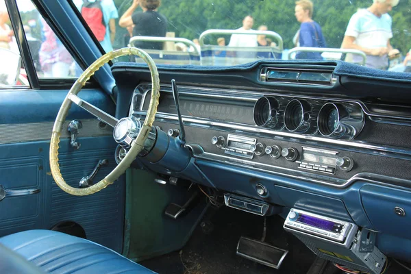 Vintage car dashboard — Stock Photo, Image