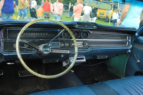 Vintage car dashboard — Stock Photo, Image