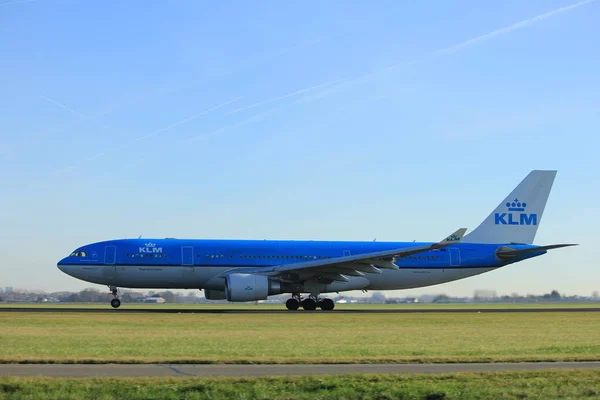 Amsterdam, Holandia - zm. 25 listopada 2016: Ph-Aom Klm Royal Dutch Airlines Airbus A330 — Zdjęcie stockowe