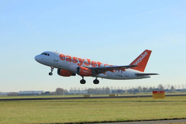 Ámsterdam, Países Bajos - 25 de noviembre de 2016: G-EZSM easyJet Airbus A319 — Foto de Stock