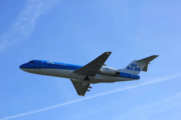 Ámsterdam, Países Bajos - 25 de noviembre de 2016: PH-KZD KLM Fokker F70 — Foto de Stock