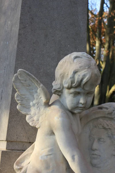 Ángel de la guarda sepultura ornamento — Foto de Stock