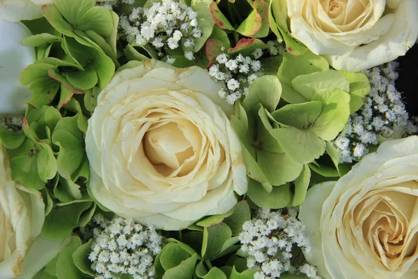 Hortênsia e rosas buquê de noiva — Fotografia de Stock