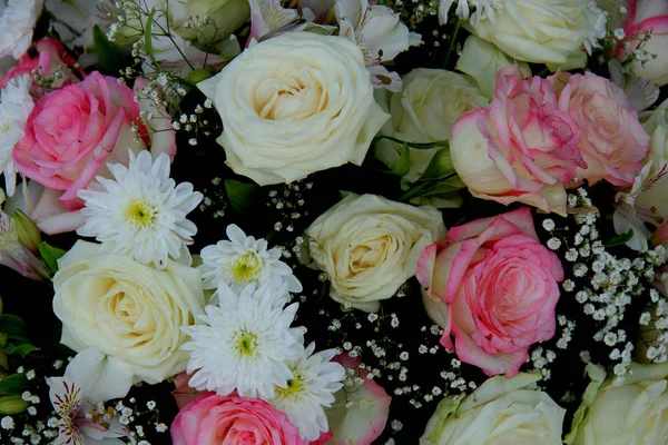 Pink and white bridal bouquet — Stock Photo, Image