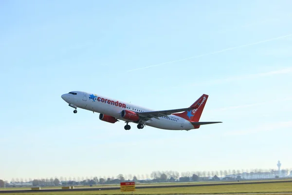 Амстердам, Нідерланди - 25 листопада 2016: рН ЦРЛ Corendon Boeing 737 — стокове фото