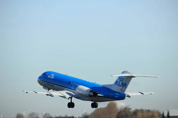 Amsterdam, Países Bajos - 25 de noviembre de 2016: PH-KZE KLM Cityhopper Fokker F70 — Foto de Stock