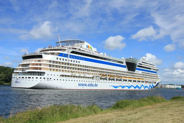 Velsen, Nederländerna-juni 22nd, 2014: Aida Stella på norra S — Stockfoto