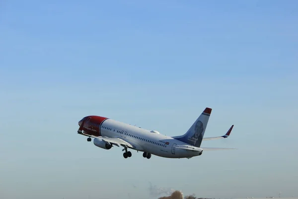 Amsterdam, Pays-Bas - 25 novembre 2016 : LN-NGF Norwegian Boeing 737 — Photo