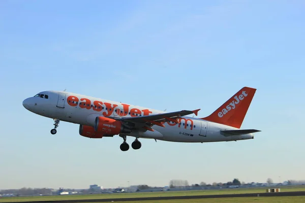 Amsterdão, Países Baixos - 25 de novembro de 2016: G-EZSM easyJet Airbus A319 — Fotografia de Stock