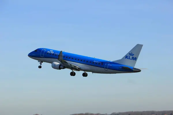 Amsterdam, Países Bajos - 25 de noviembre de 2016: PH-EXJ KLM Cityhopper Embraer ERJ-175STD — Foto de Stock