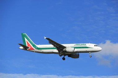 Amsterdam, Hollanda, Temmuz, 15 2016: Ei-Dsb Alitalia Airbus A320