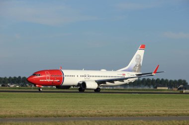 Amsterdam, Hollanda - Ağustos, 18 2016: Ln-Ngf Norveç Hava Servisi Boeing 737