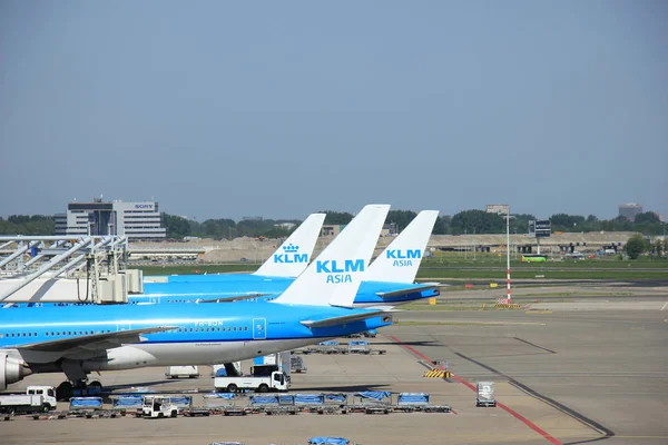 Amsterdam, Holandia - 13 maja 2016 r: Klm Boeing 777 — Zdjęcie stockowe