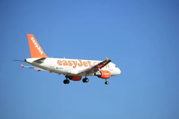 암스테르담, 네덜란드, 7 월 15 2016: G-Ezfw easyjet에 어 버스 A319 — 스톡 사진