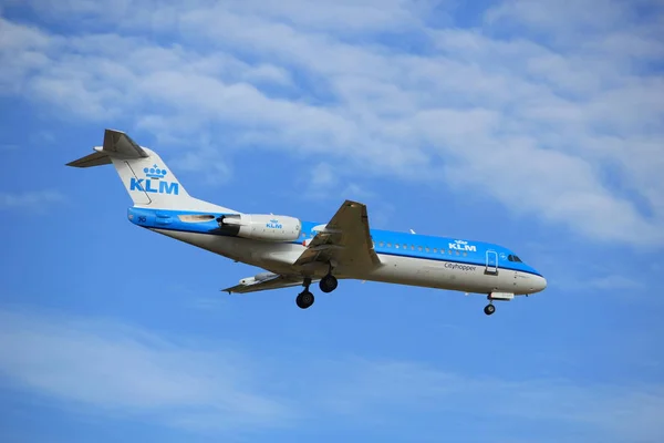 Ámsterdam, Países Bajos, 15 de julio de 2016: PH-KZC KLM Fokker F70 — Foto de Stock